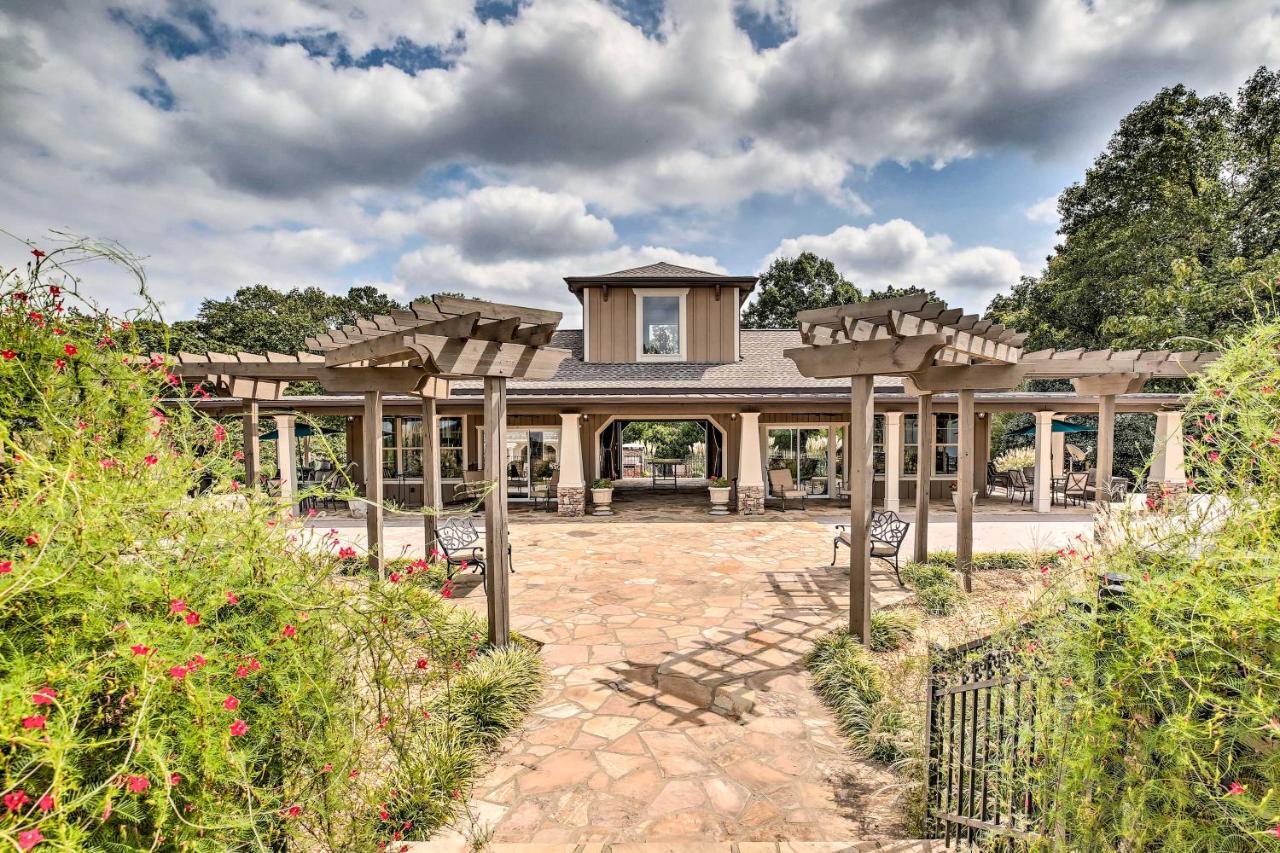 Lake Allatoona Area Studio With Pool And Views! Cartersville Eksteriør billede